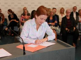 Sharon Hament jongste notaris