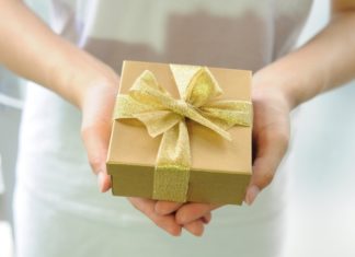 Speel je dit jaar voor Kerstman? De notaris kan helpen Schenken